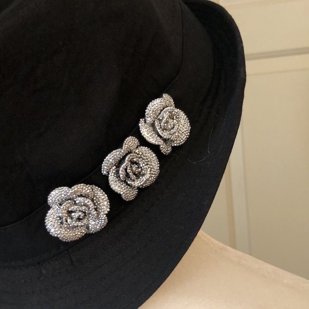 Black 100% cotton fedora with rhinestone flowers - Picture 5 of 5
